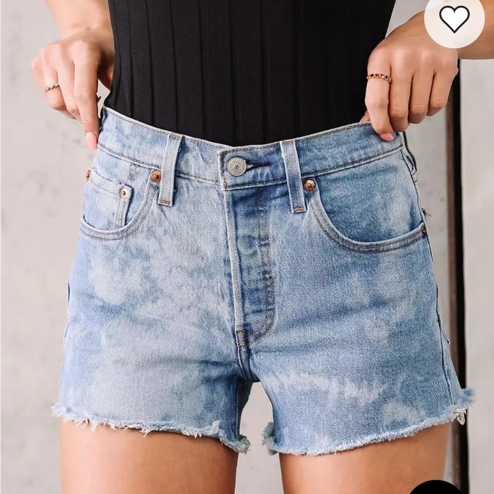 Levi’s 501 Women’s Shorts Sz 27 Denim Jean High Rise 99% Cotton Blue Bleached